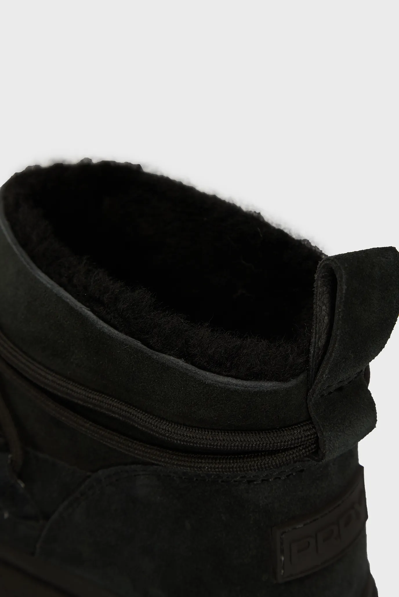 Женские черные замшевые угги Kerava 2