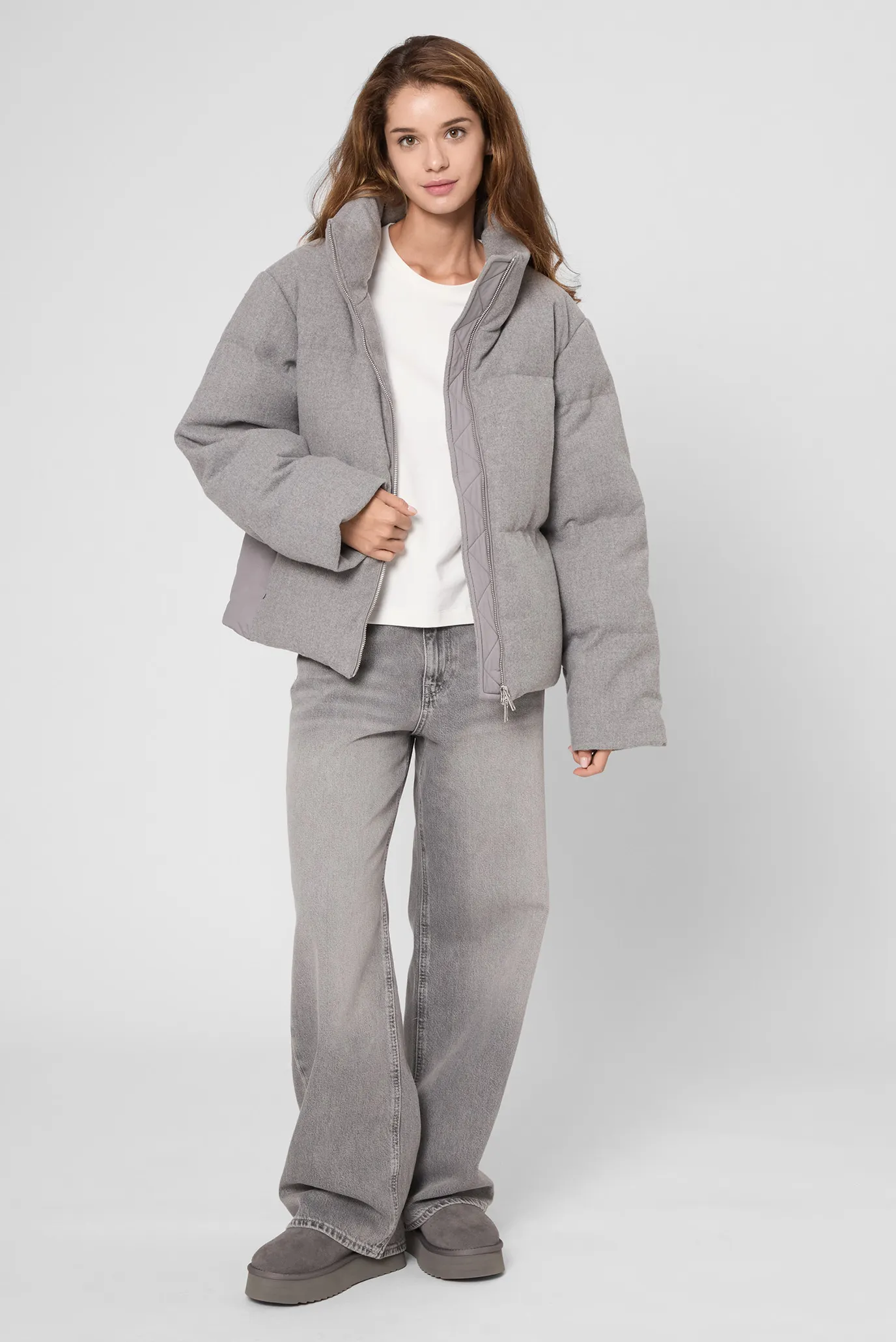 Женский серый пуховик 2