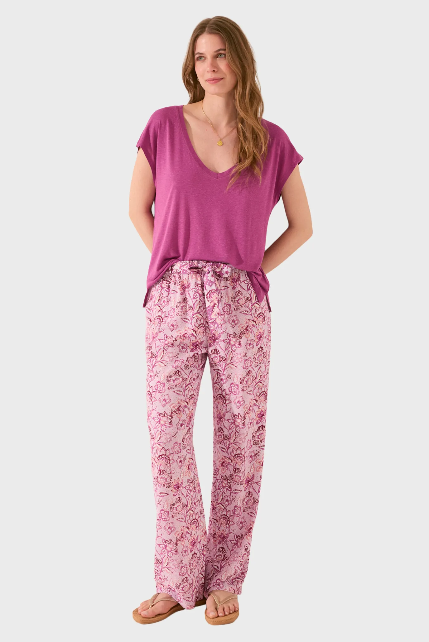 Женские розовые брюки с узором 2