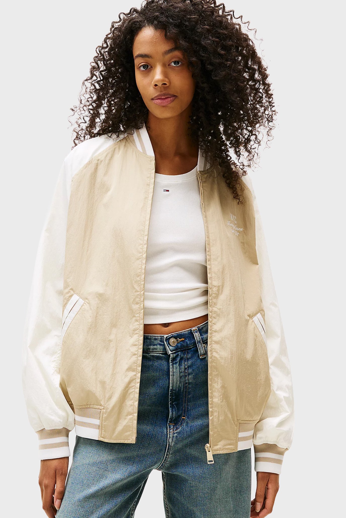 Женский бежевый бомбер TJW SOUVENIR Бежевый S Tommy Jeans DW0DW21432 Женский бежевый бомбер TJW SOUVENIR Бежевый S Tommy Jeans DW0DW21432