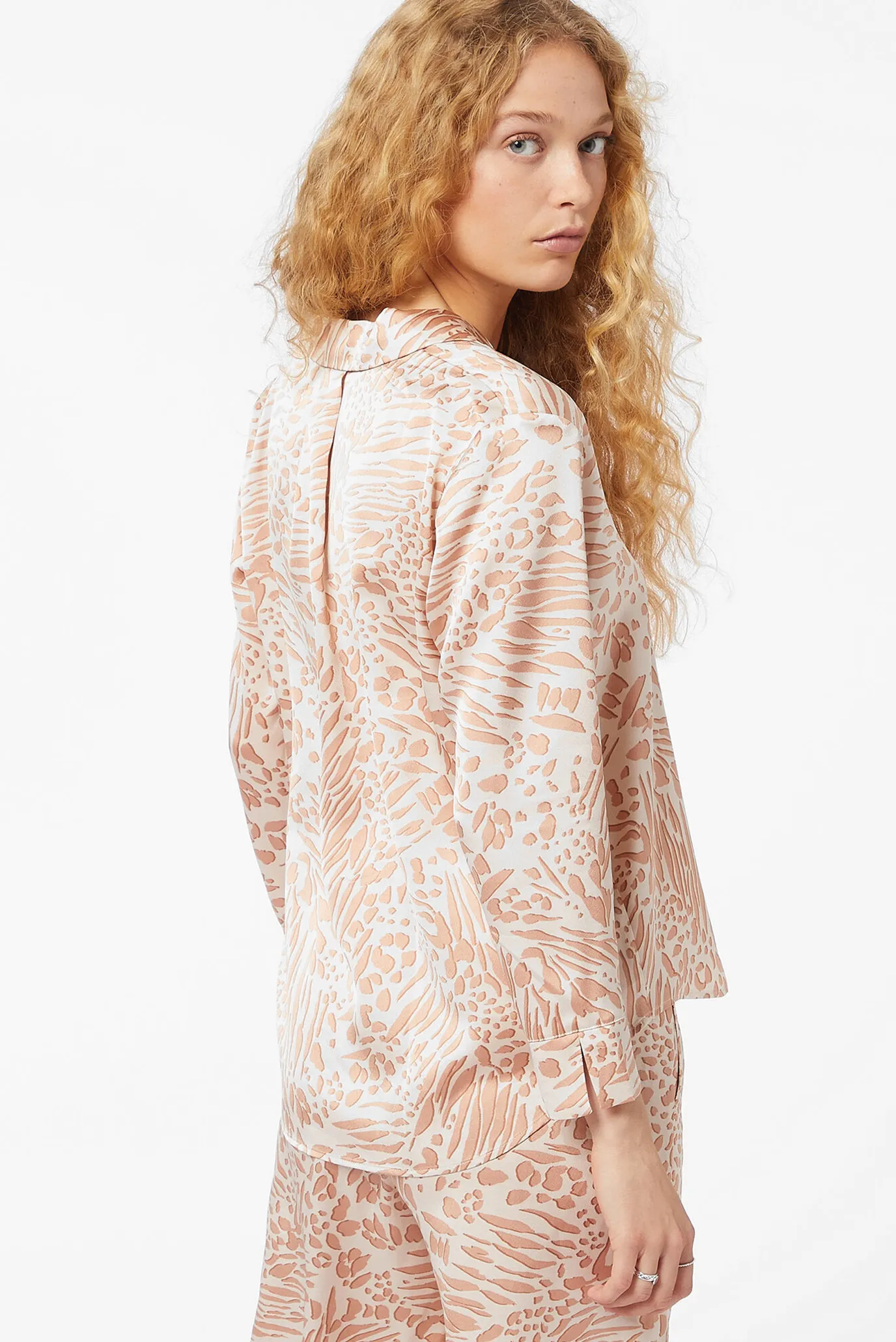 Жіноча бежева сорочка з візерунком MENNY 2