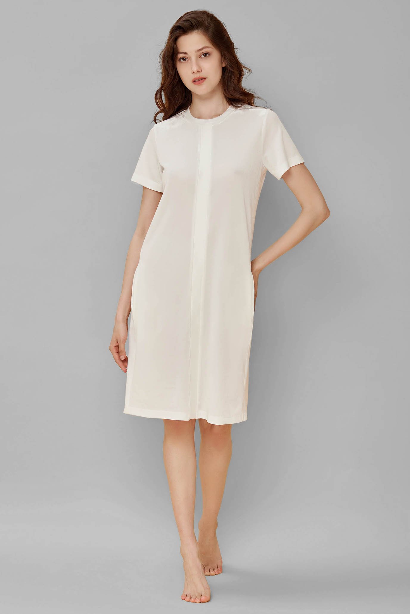 Женское белое велюровое платье 1