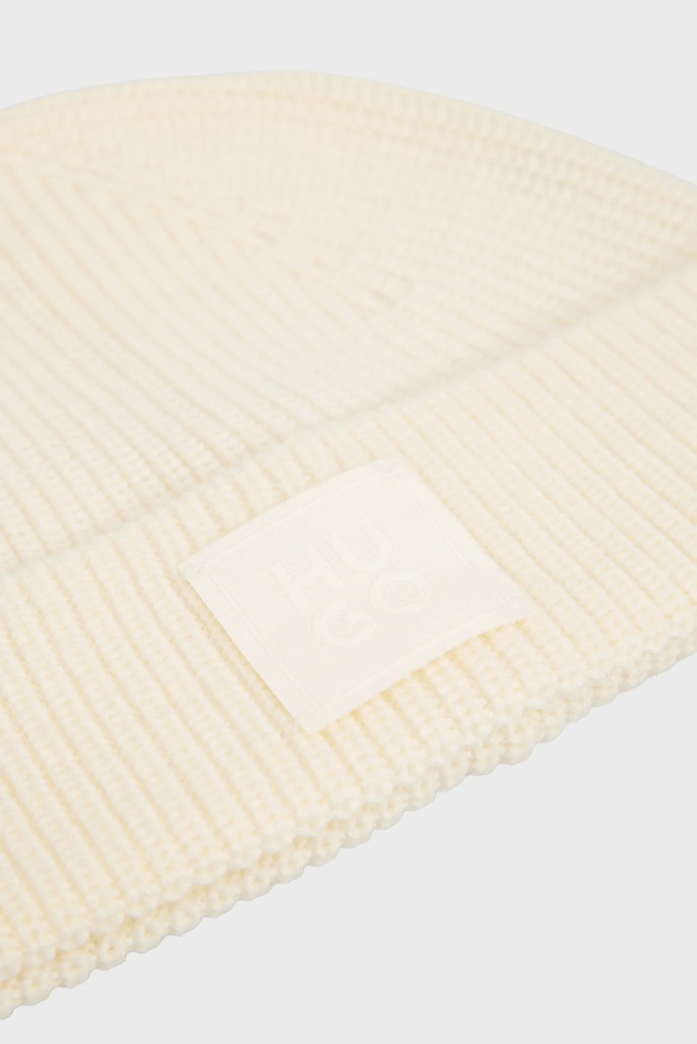 Жіноча біла вовняна шапка 3