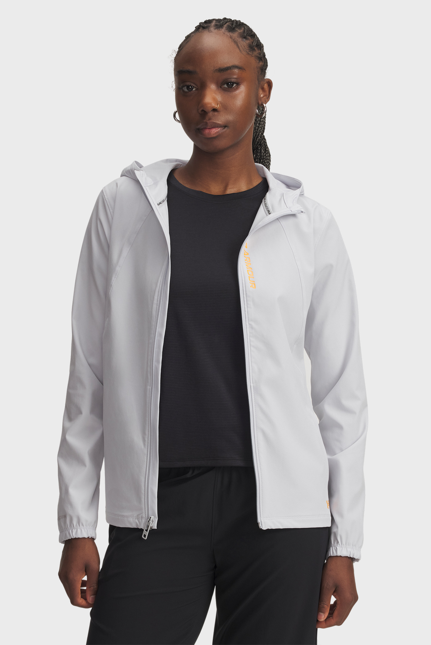 Женская светло-серая ветровка UA OutRun the STORM Jacket Серый M Under Armour 1377043-014 Женская светло-серая ветровка UA OutRun the STORM Jacket Серый M Under Armour 1377043-014