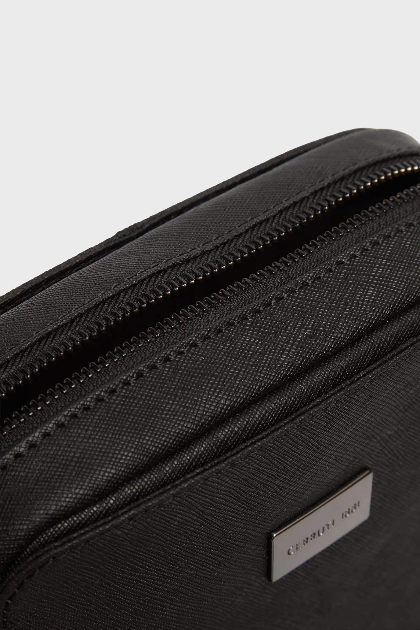 Чоловіча чорна шкіряна сумка OLIVIER 2