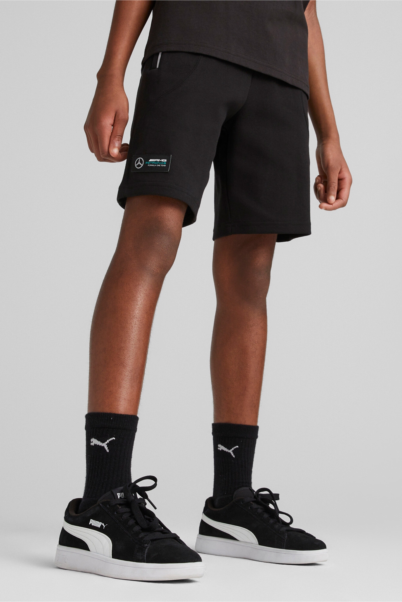 Детские черные шорты Mercedes-AMG Petronas Motorsport Formula 1® Sweat Shorts Kids 1