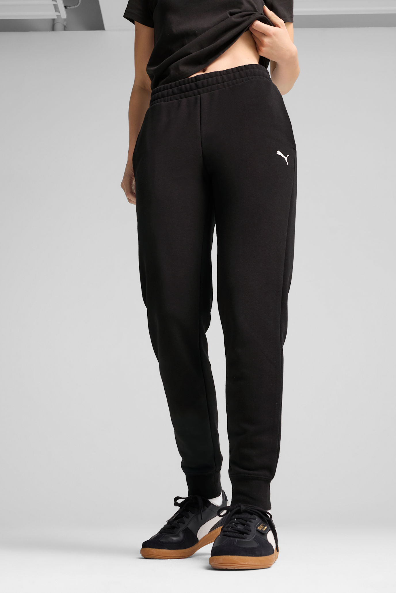 Женские черные спортивные брюки Essentials Sweatpants Women 1