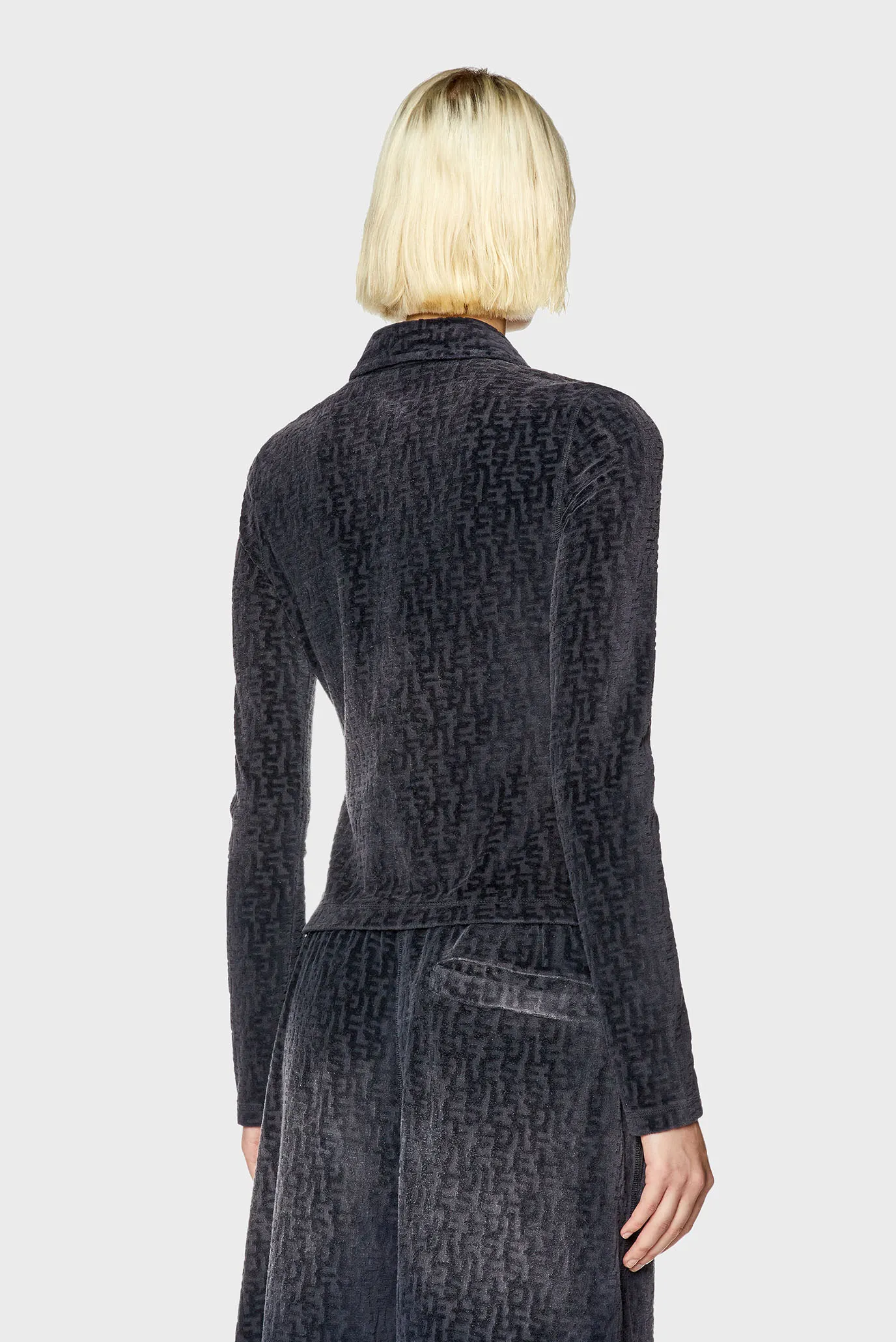 Жіноча чорна велюрова сорочка з візерунком T-AMUSE 3