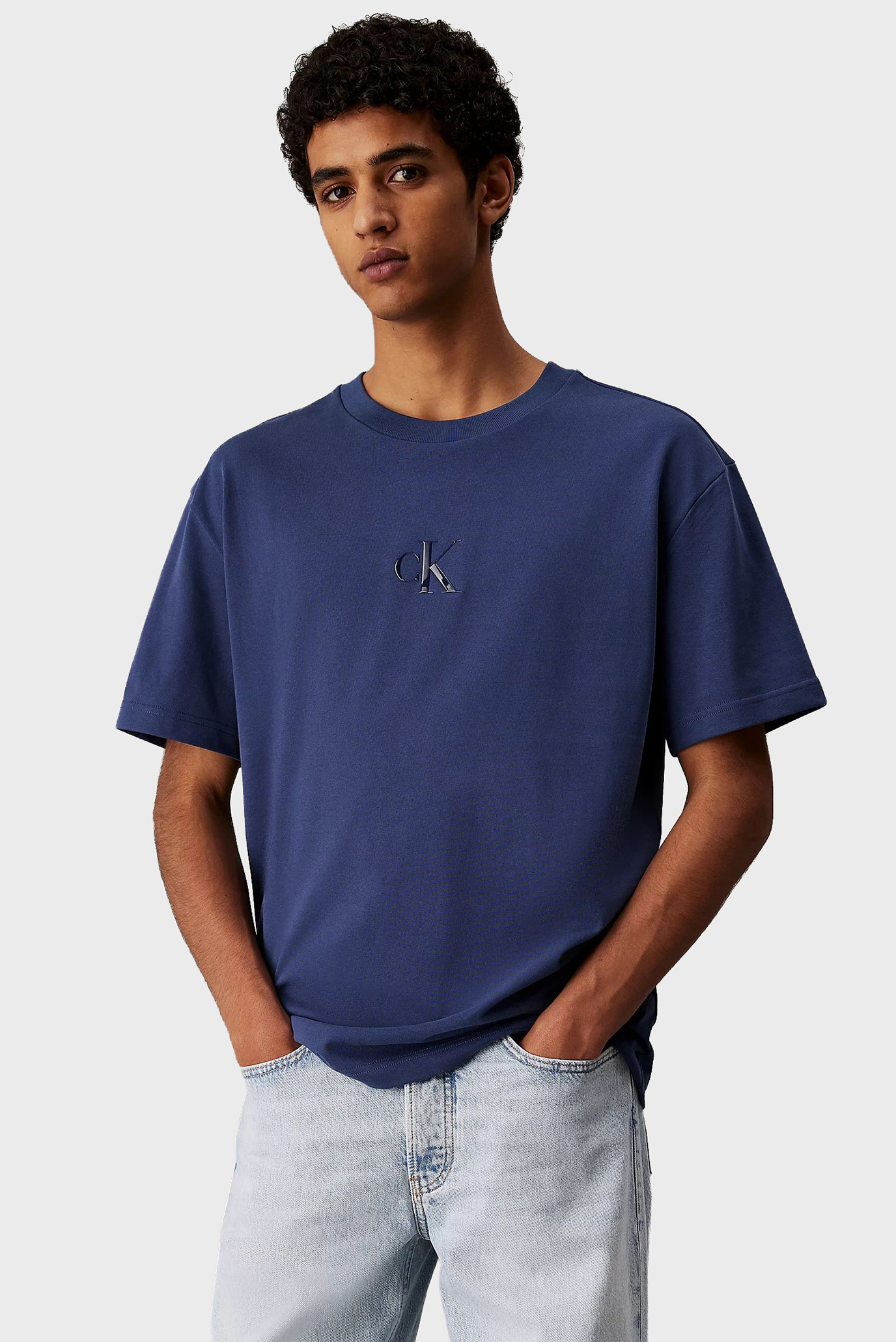 Мужская темно-синяя футболка LIQUID CK MONOLOGO Синий L Calvin Klein Jeans LV04RAB812 Мужская темно-синяя футболка LIQUID CK MONOLOGO Синий L Calvin Klein Jeans LV04RAB812