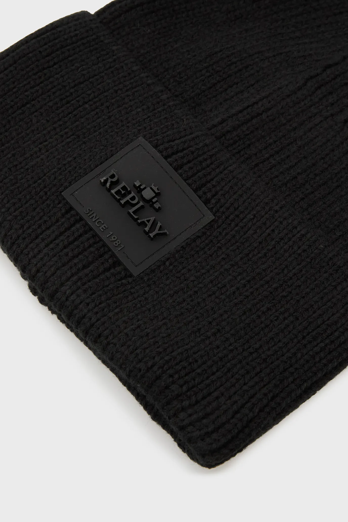 Жіноча чорна шапка 3