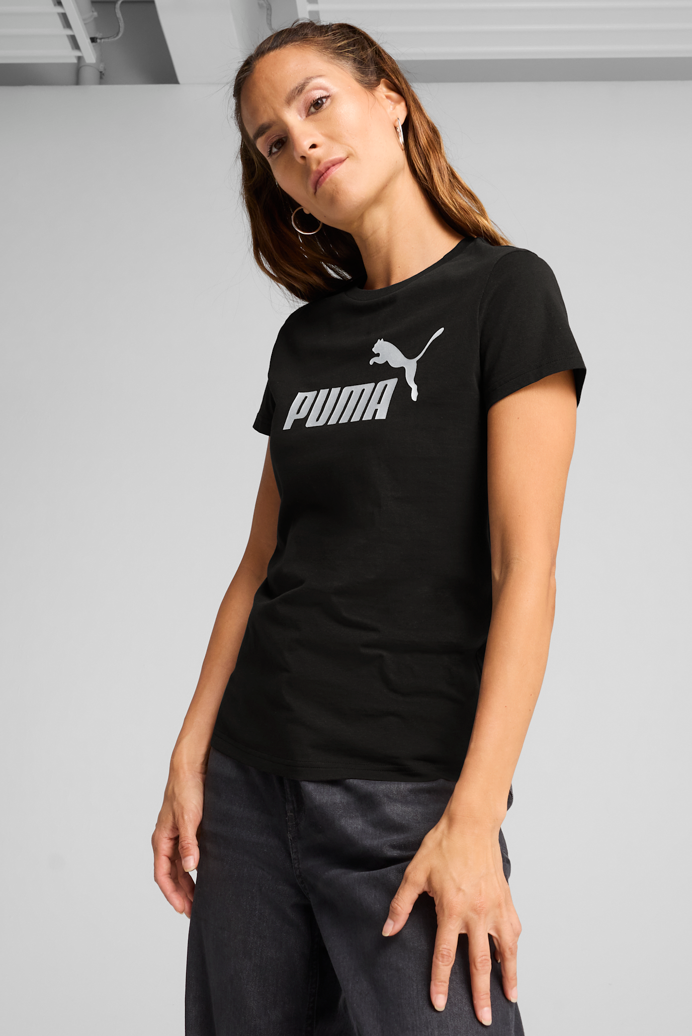 Жіноча чорна футболка ESS METALLIC No. 1 Logo Tee Women 1