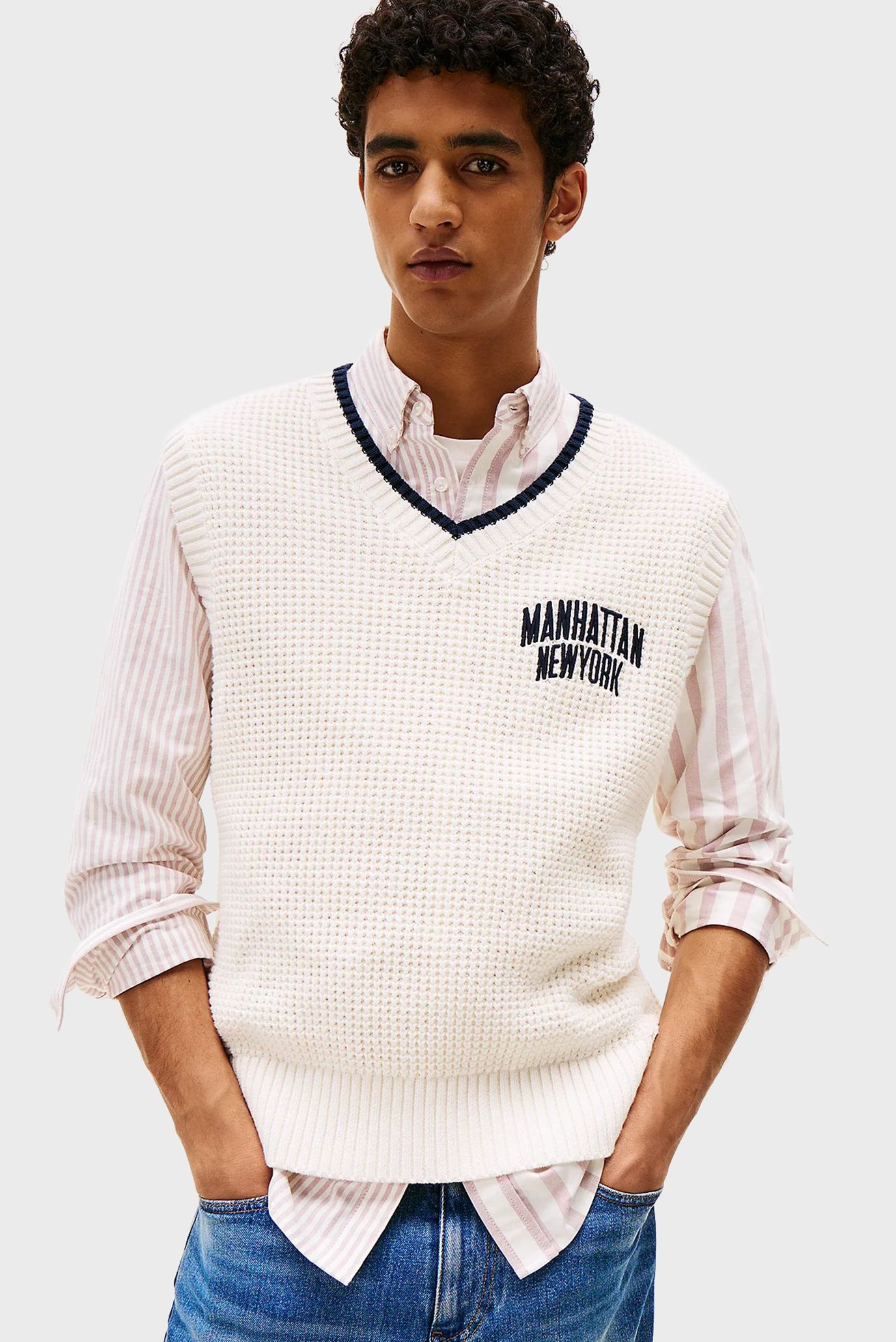 Мужской белый жилет REG WAFFLE KNITTED VEST Белый S Tommy Jeans DM0DM21808 Мужской белый жилет REG WAFFLE KNITTED VEST Белый S Tommy Jeans DM0DM21808