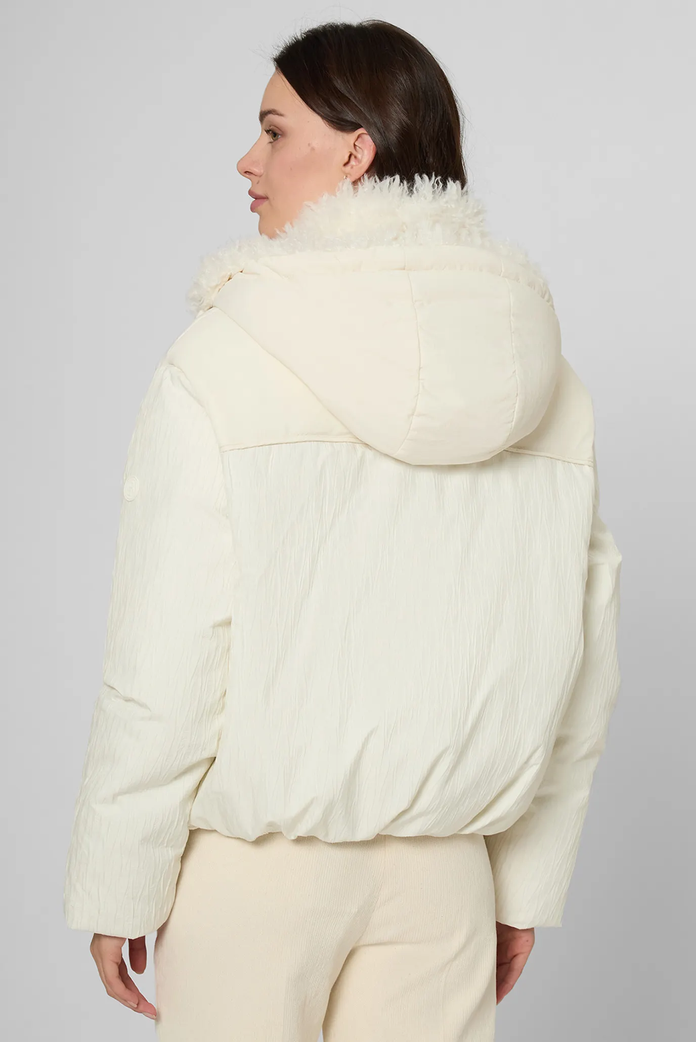 Жіноча біла куртка 3
