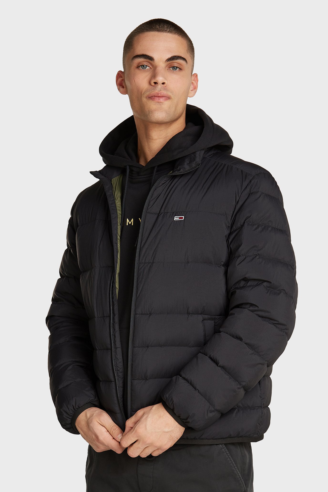 Мужской черный пуховик TJM PACKABLE LT DOWN JACKET Черный S Tommy Jeans DM0DM20686 Мужской черный пуховик TJM PACKABLE LT DOWN JACKET Черный S Tommy Jeans DM0DM20686