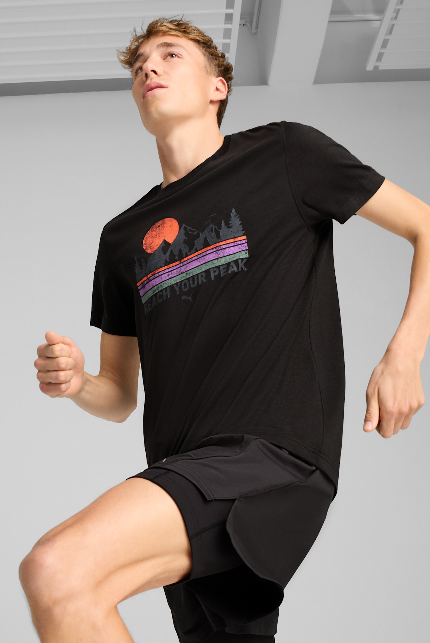 Чоловіча чорна футболка GRAPHICS Outdoor Running Tee Men 1