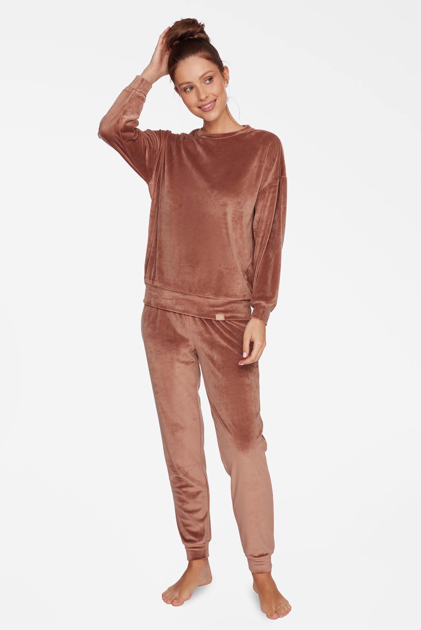 Жіноча коричнева велюрова піжама (світшот, брюки) CHAGGIT 1