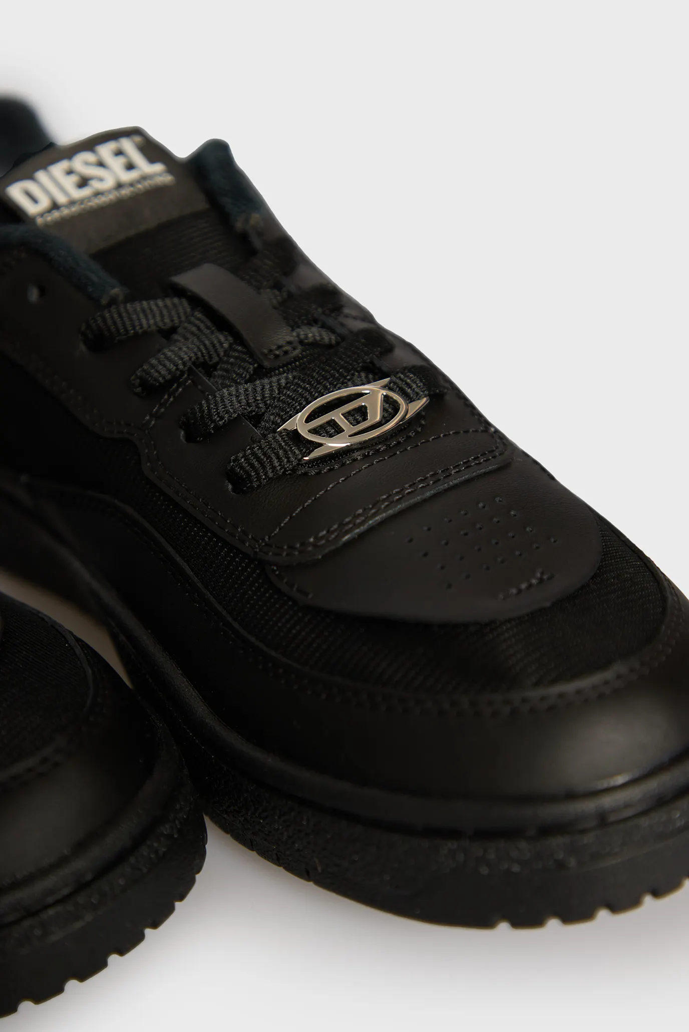 Мужские черные сникерсы OVAL SKATE 2