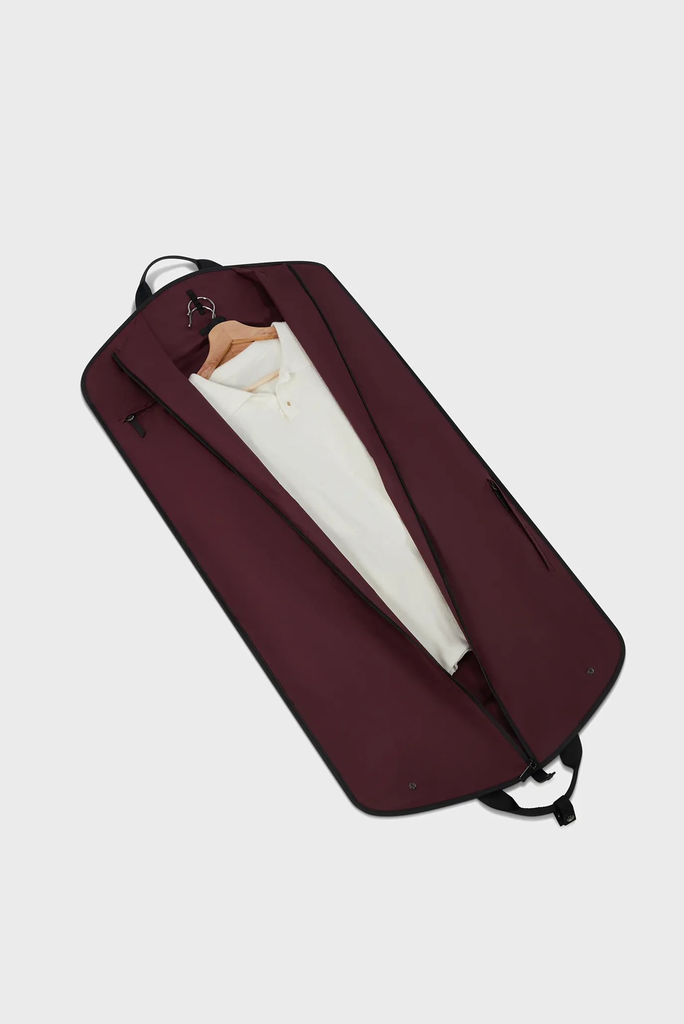 Черный чехол для одежды LOST IN BERLIN BLACK 2