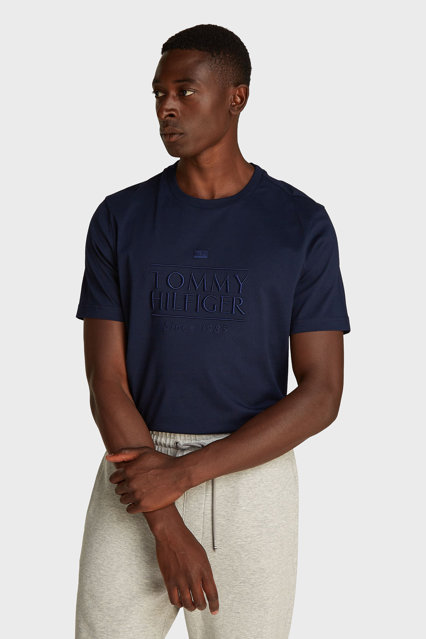 Мужская темно-синяя футболка HILFIGER EMBROIDERY Синий M Tommy Hilfiger MW0MW38620 Мужская темно-синяя футболка HILFIGER EMBROIDERY Синий M Tommy Hilfiger MW0MW38620