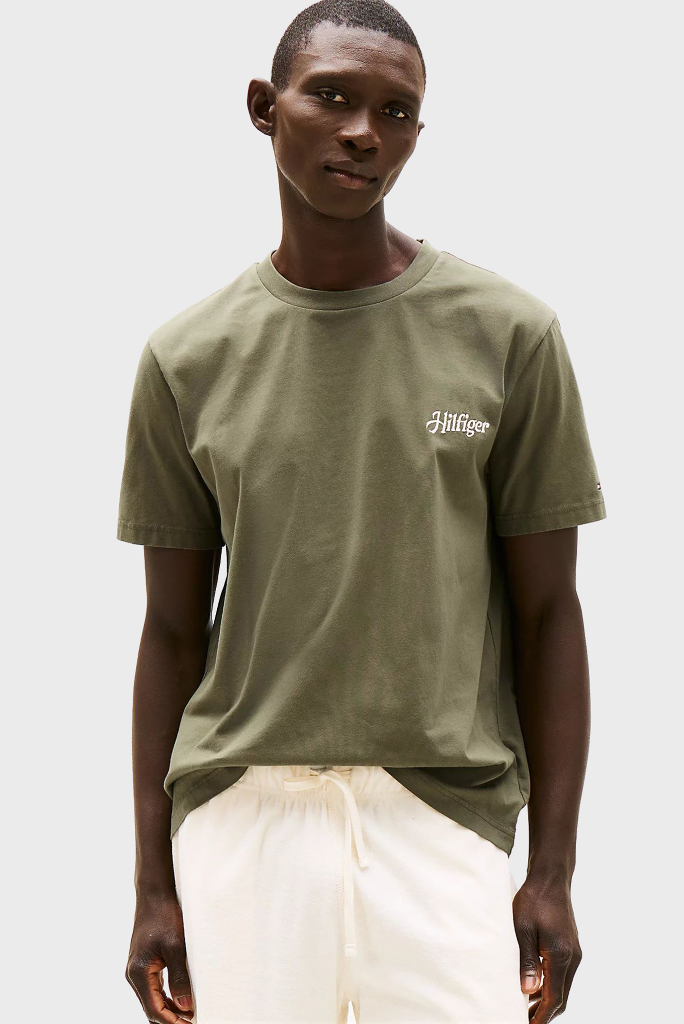 Мужская оливковая футболка HILFIGER SUMMER PHOTO TEE Оливковый M Tommy Hilfiger MW0MW38643 Мужская оливковая футболка HILFIGER SUMMER PHOTO TEE Оливковый M Tommy Hilfiger MW0MW38643