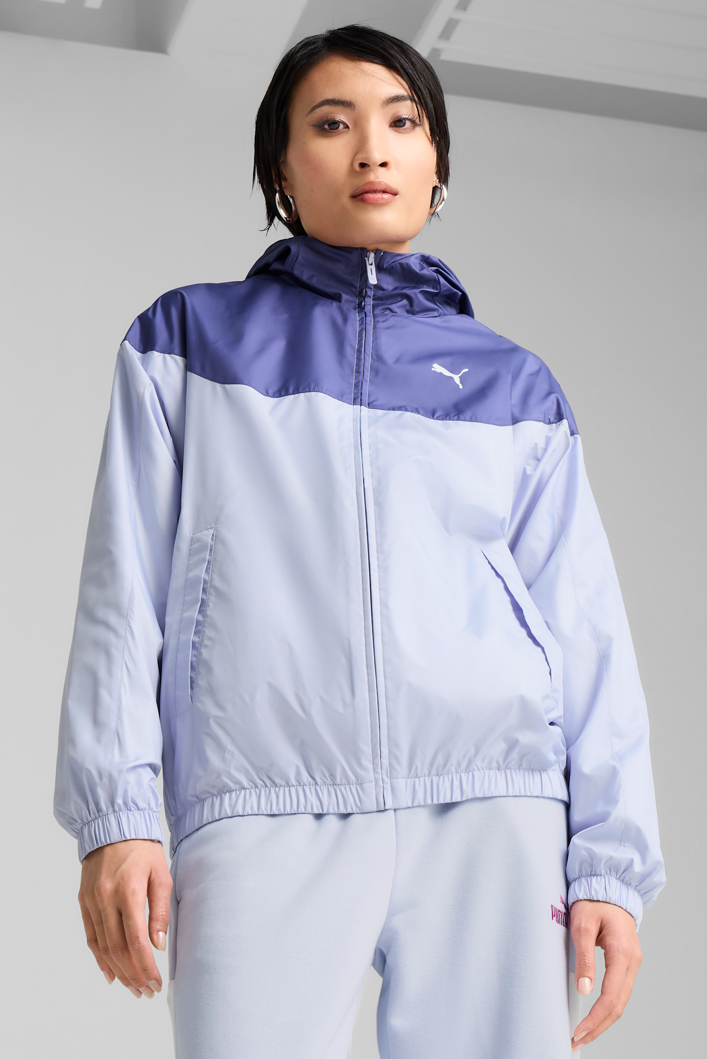 Женская голубая ветровка Essentials Relaxed Windbreaker Women 1