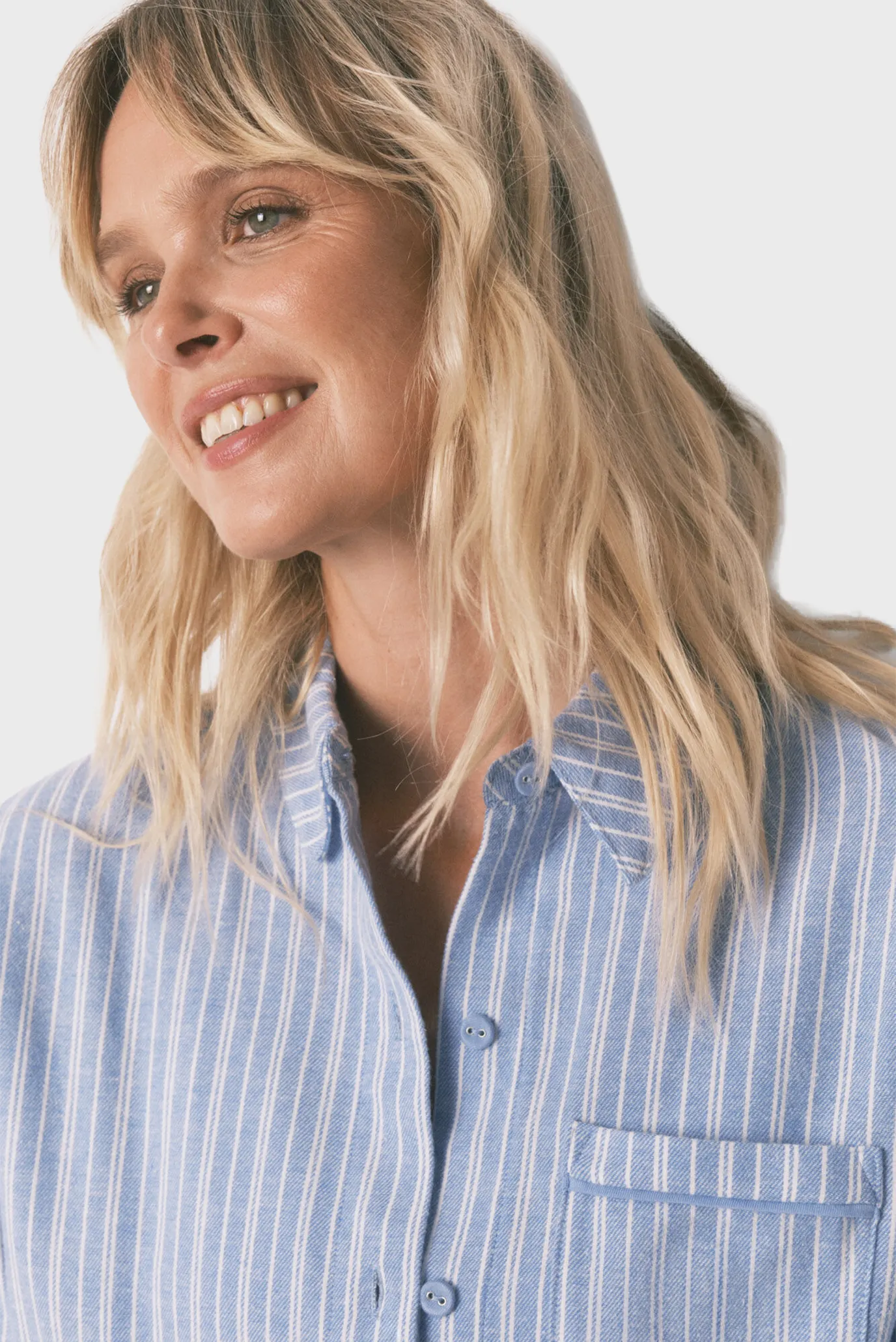 Жіноча блакитна піжама у смужку (сорочка, брюки) 5