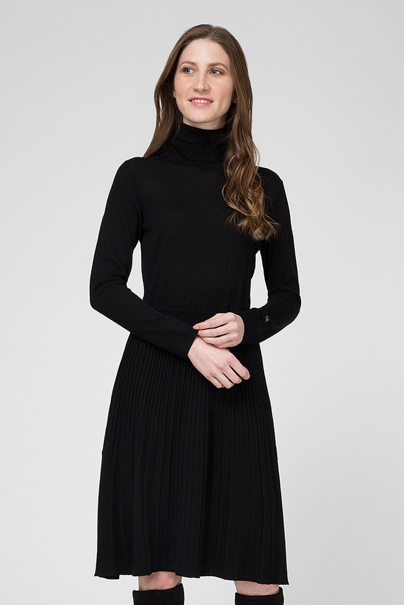 Женское черное шерстяное платье SUPERFINE 1