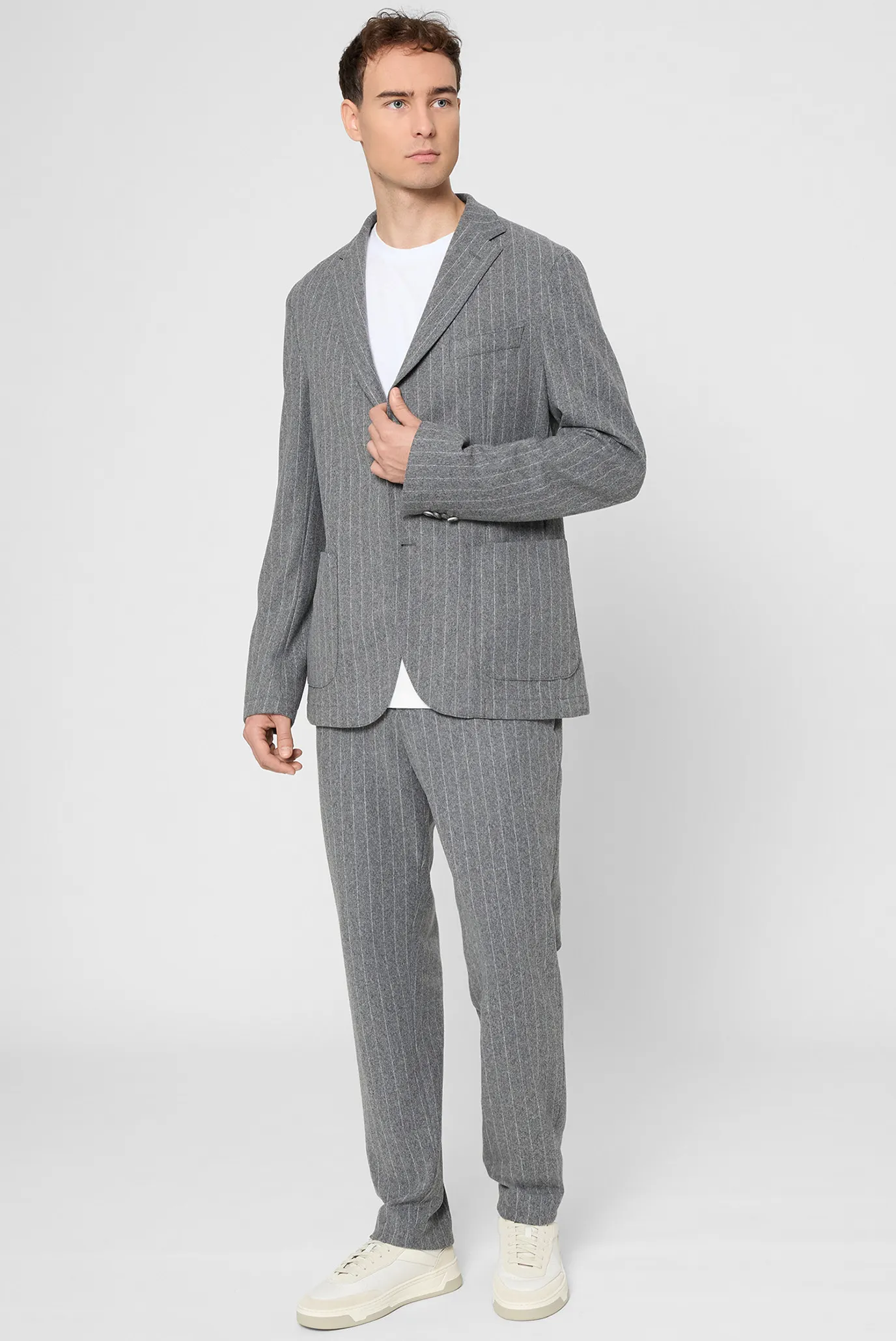 Мужские серые брюки в полоску 2