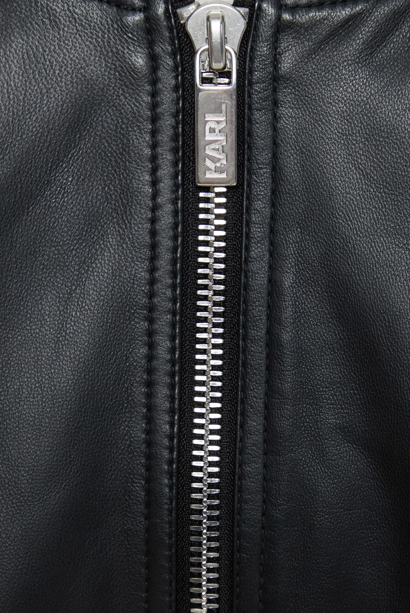 Мужская черная кожаная куртка 4