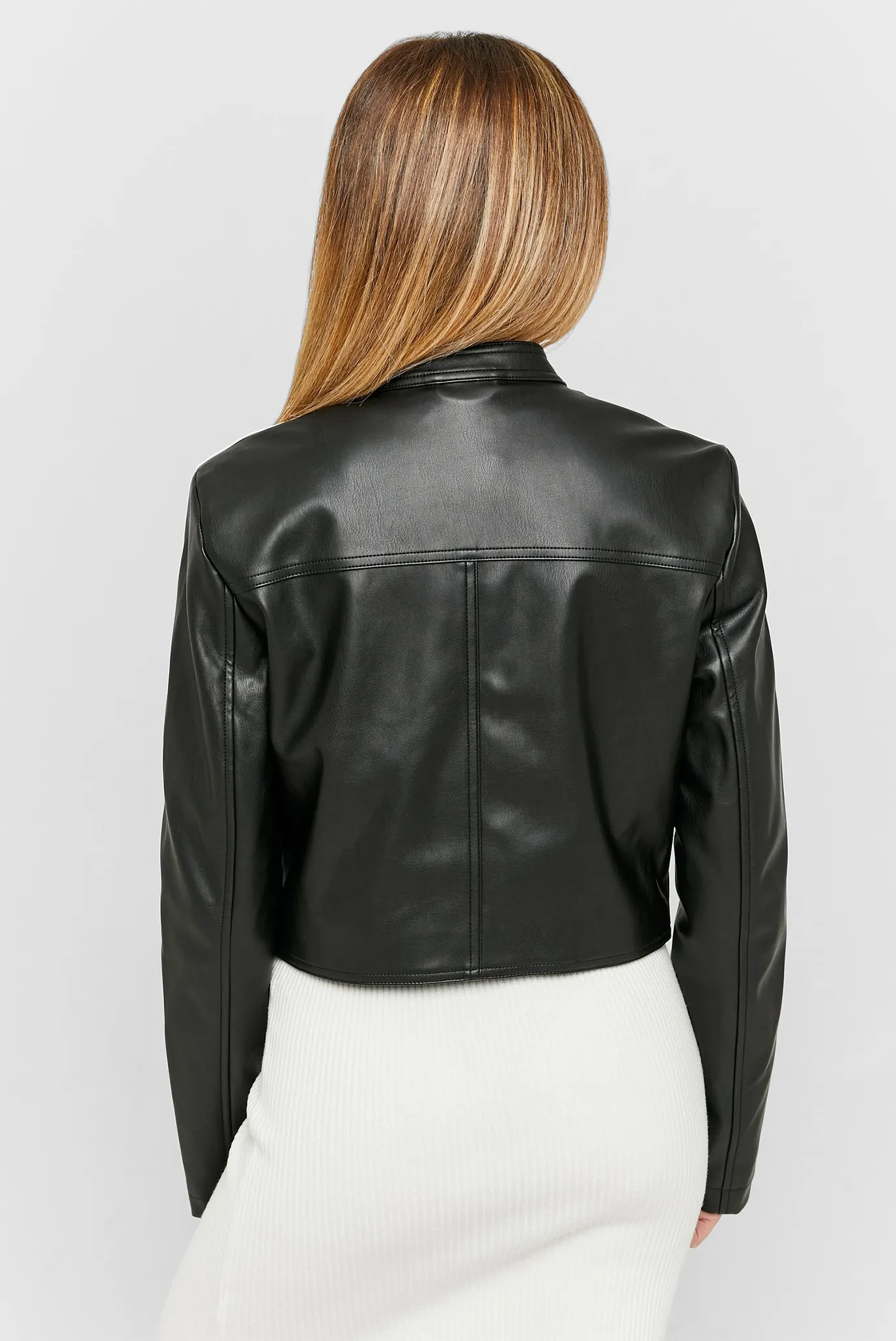 Женская черная куртка 3