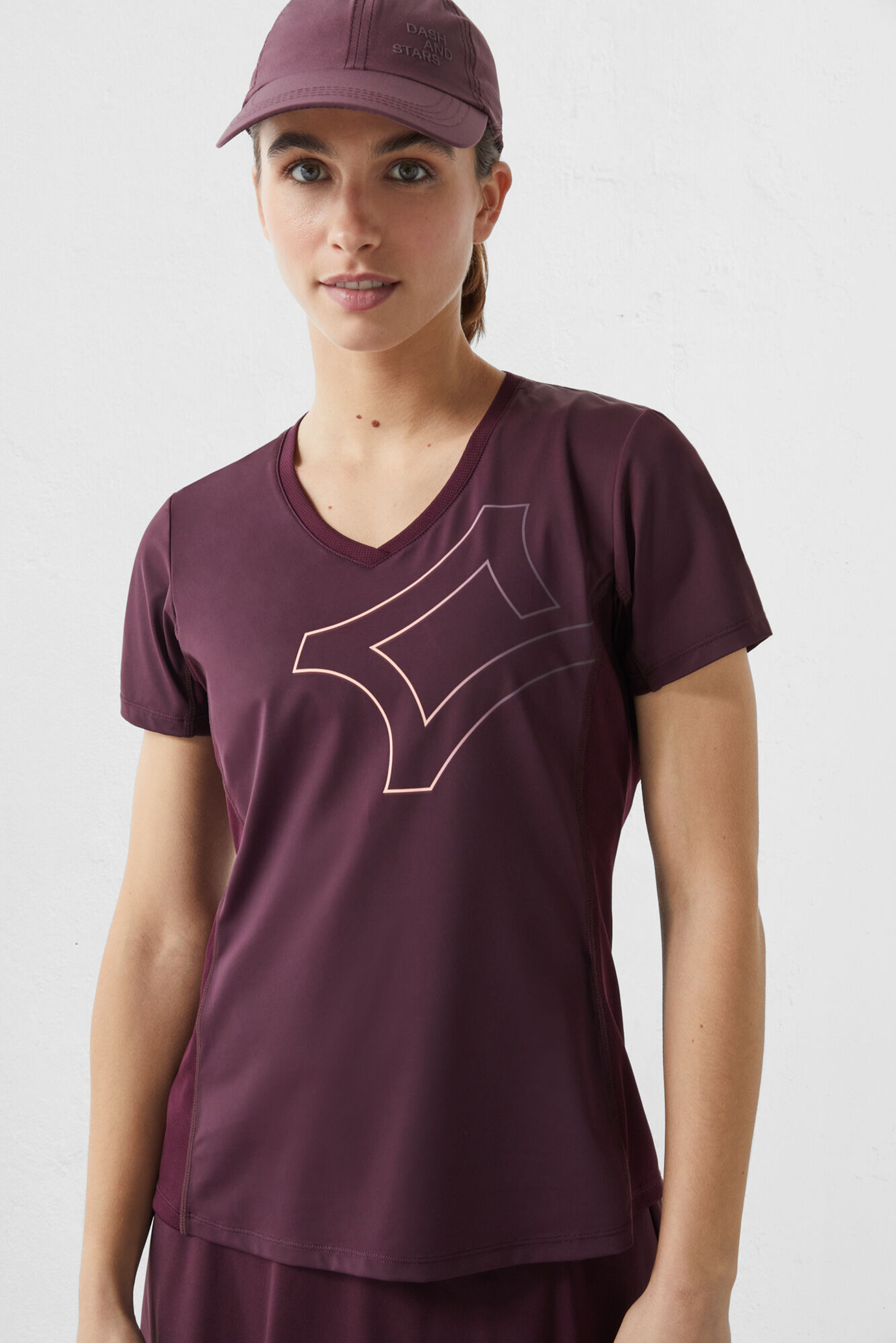 Женская бордовая футболка 1