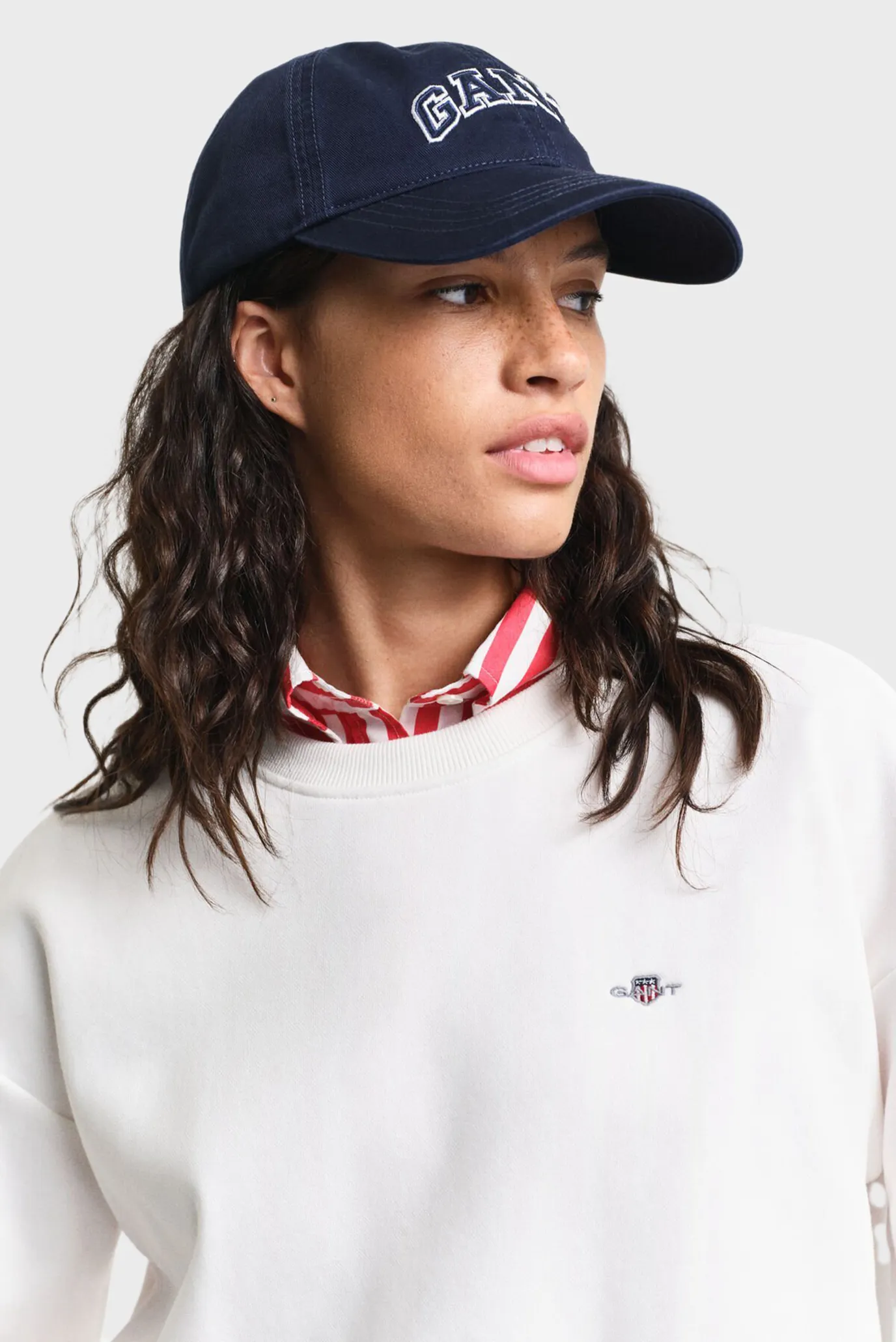 Женский белый свитшот SHIELD C-NECK 4