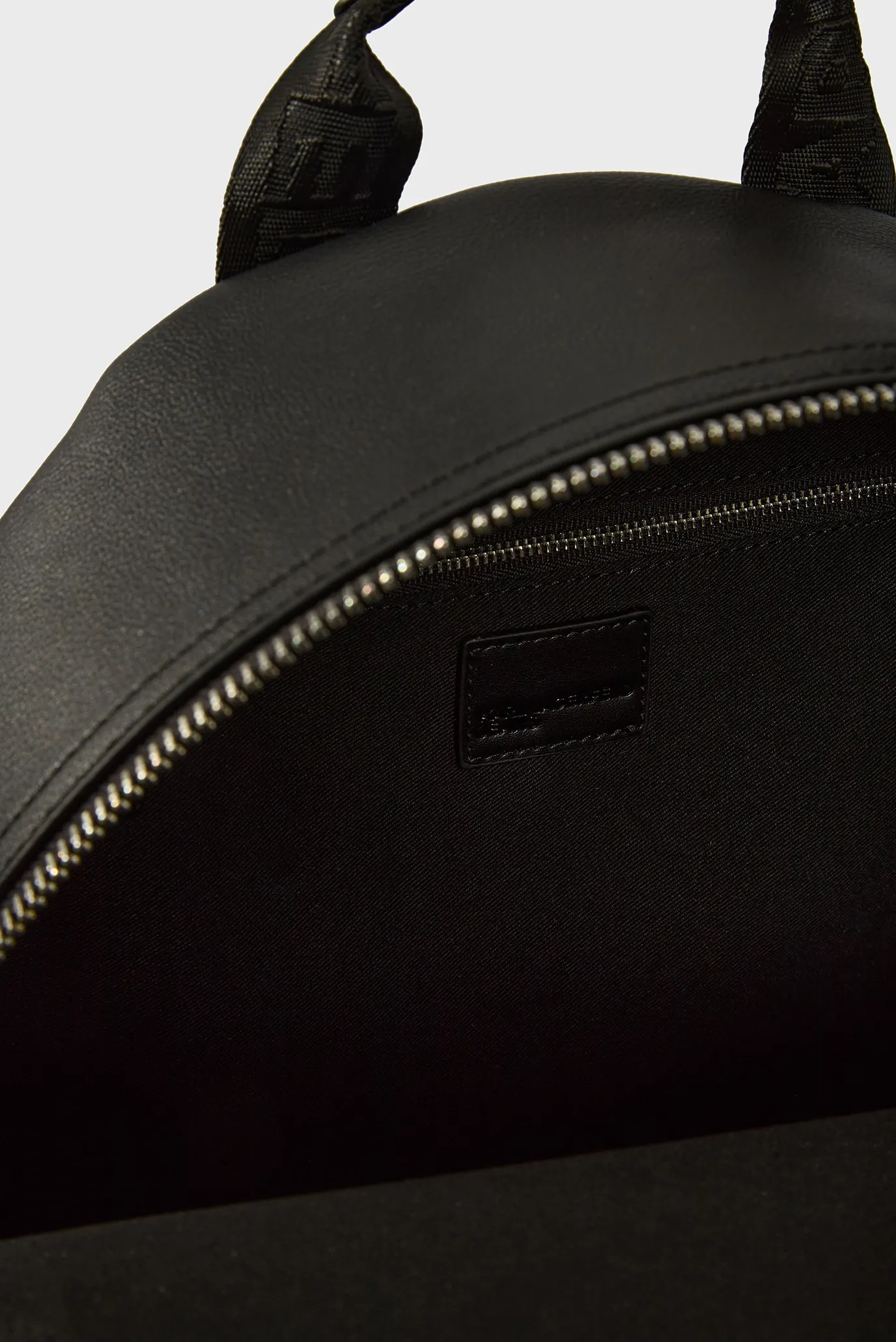 Чоловічий чорний рюкзак KLJ ESSENTIAL GRAINY 4