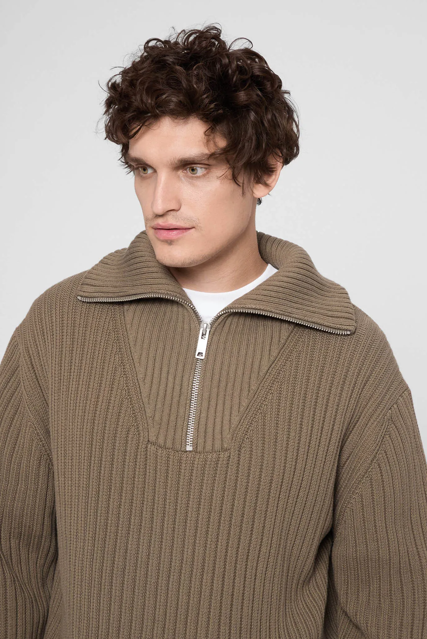 Мужская коричневая кофта 2