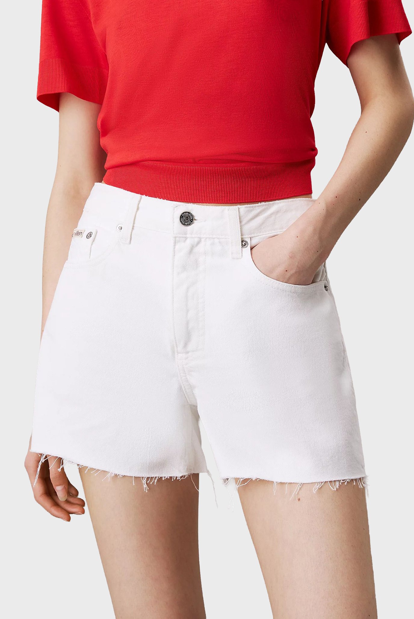 Женские белые джинсовые шорты MOM Белый 24 Calvin Klein Jeans J20J225153 Женские белые джинсовые шорты MOM Белый 24 Calvin Klein Jeans J20J225153