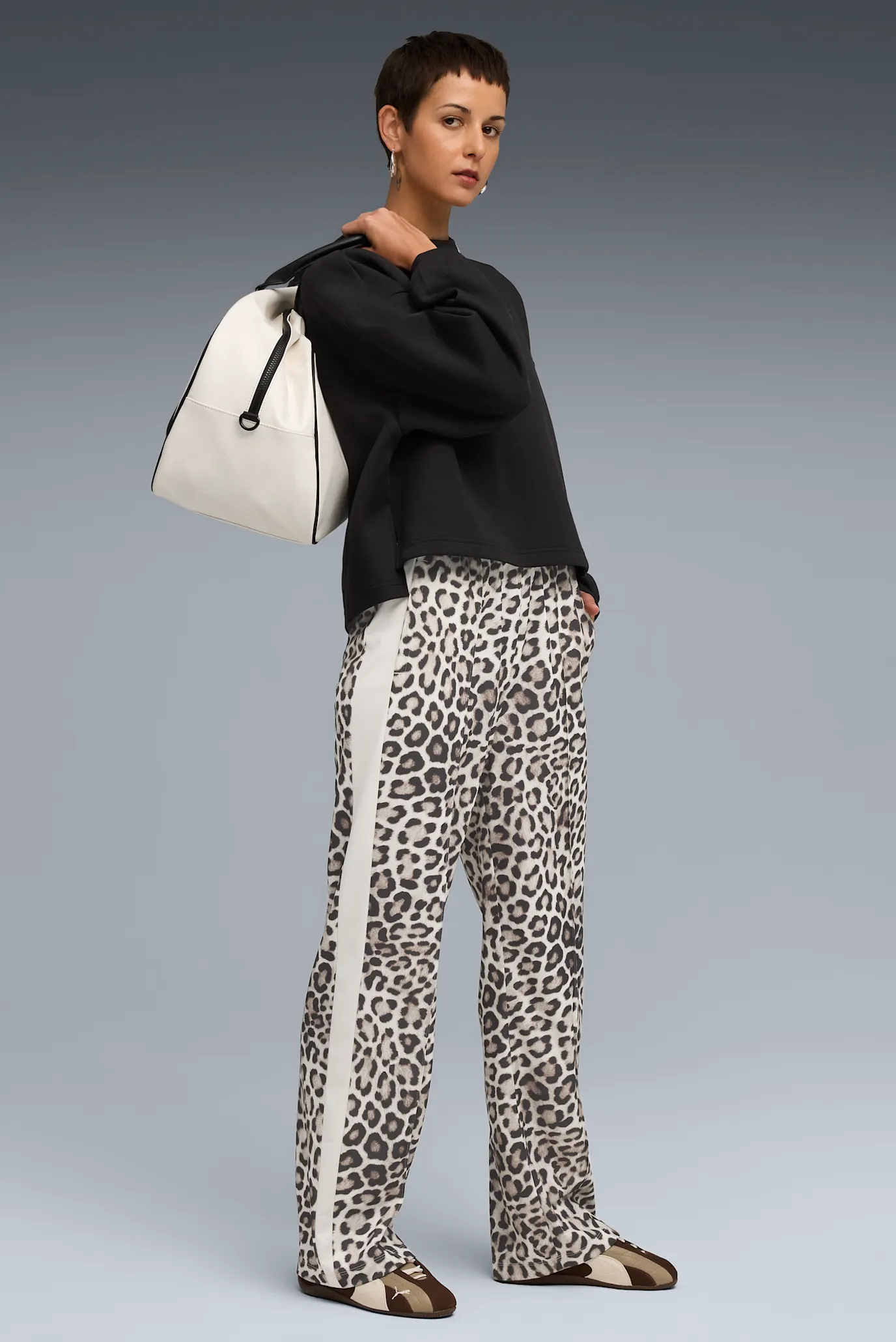 Жіночий чорний світшот Wardrobe Essentials Oversized Crew Women 2