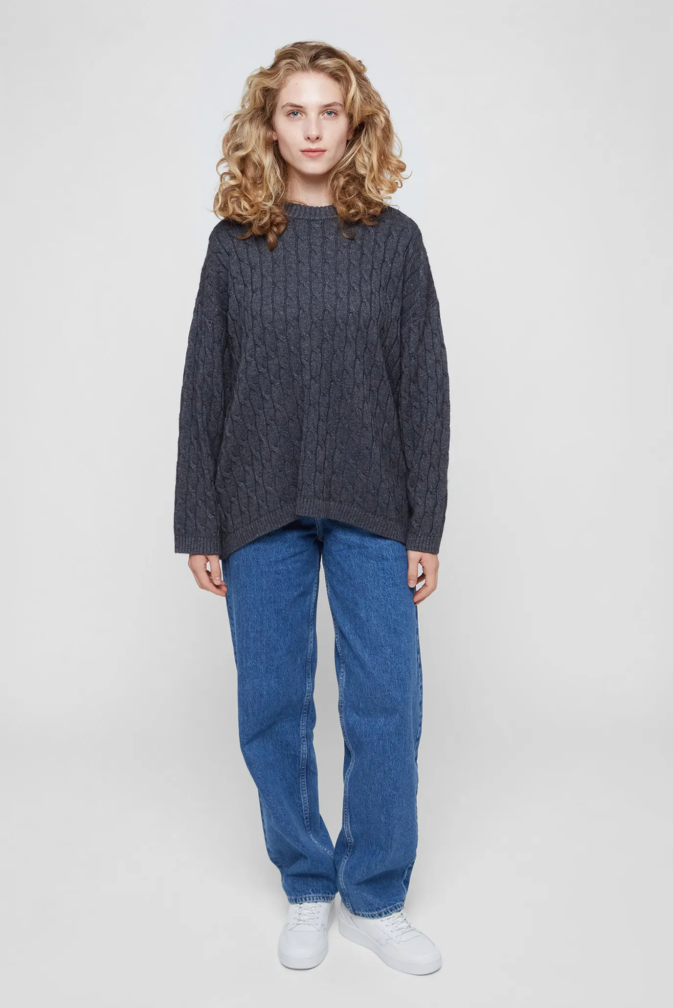 Женский темно-серый свитер 5