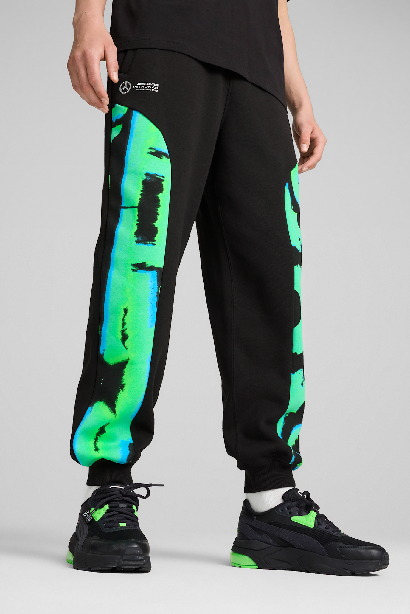 Мужские черные спортивные брюки с узором Mercedes-AMG Petronas F1® Neon Energy Sweatpants Men 1