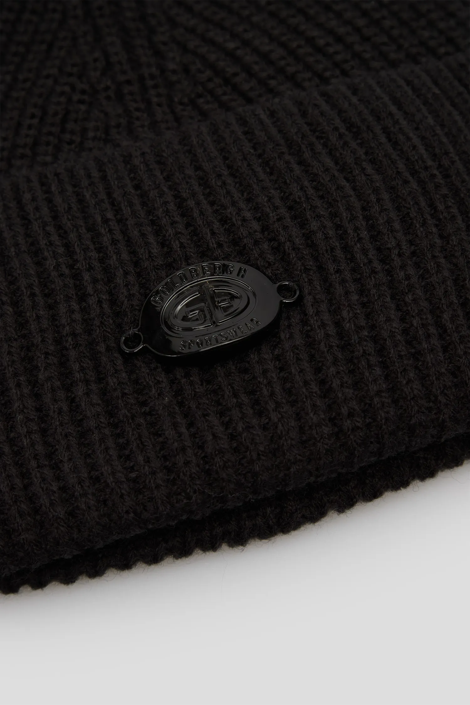 Чорна шапка 3