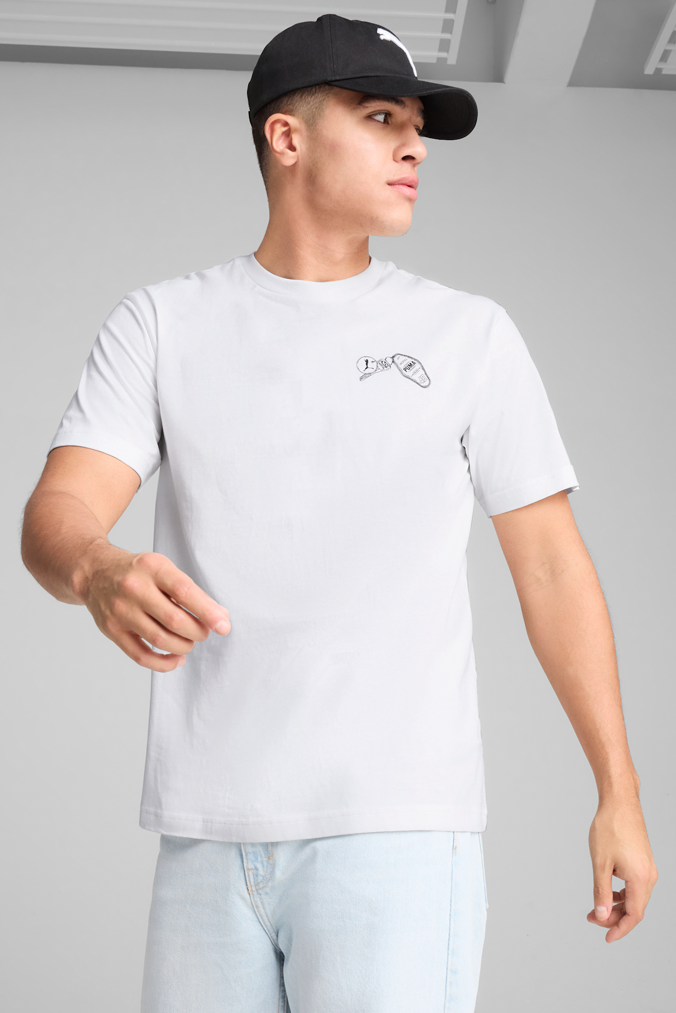 Мужская белая футболка GRAPHICS PUMA Hotel Relaxed Tee Men 1