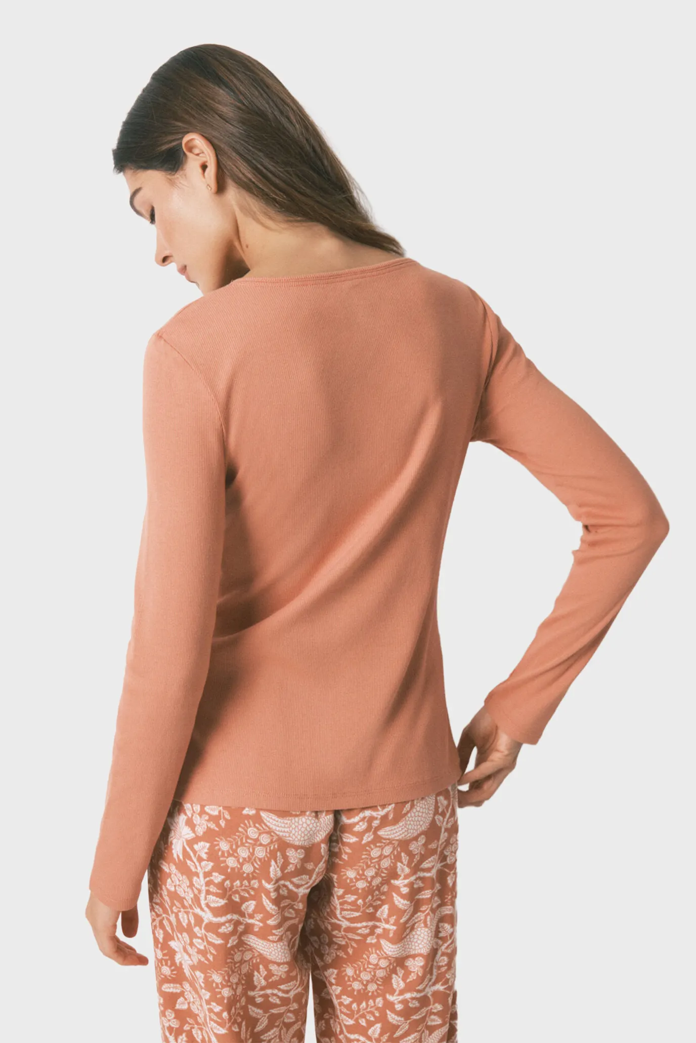 Жіночий теракотовий лонгслів 3