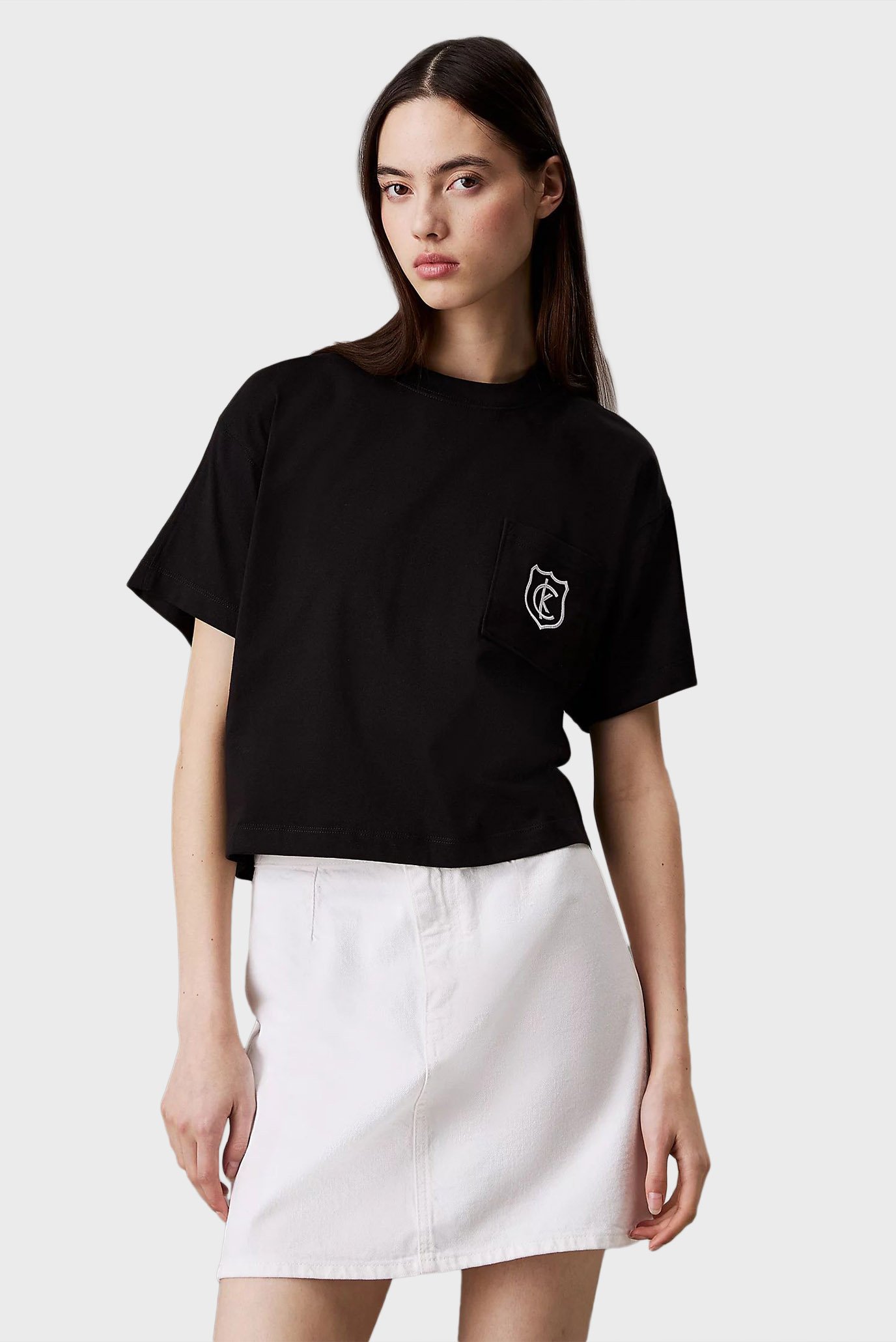 Женская черная футболка BOXY CK CREST CROP POCKET Черный S Calvin Klein Jeans LV047B847G Женская черная футболка BOXY CK CREST CROP POCKET Черный S Calvin Klein Jeans LV047B847G