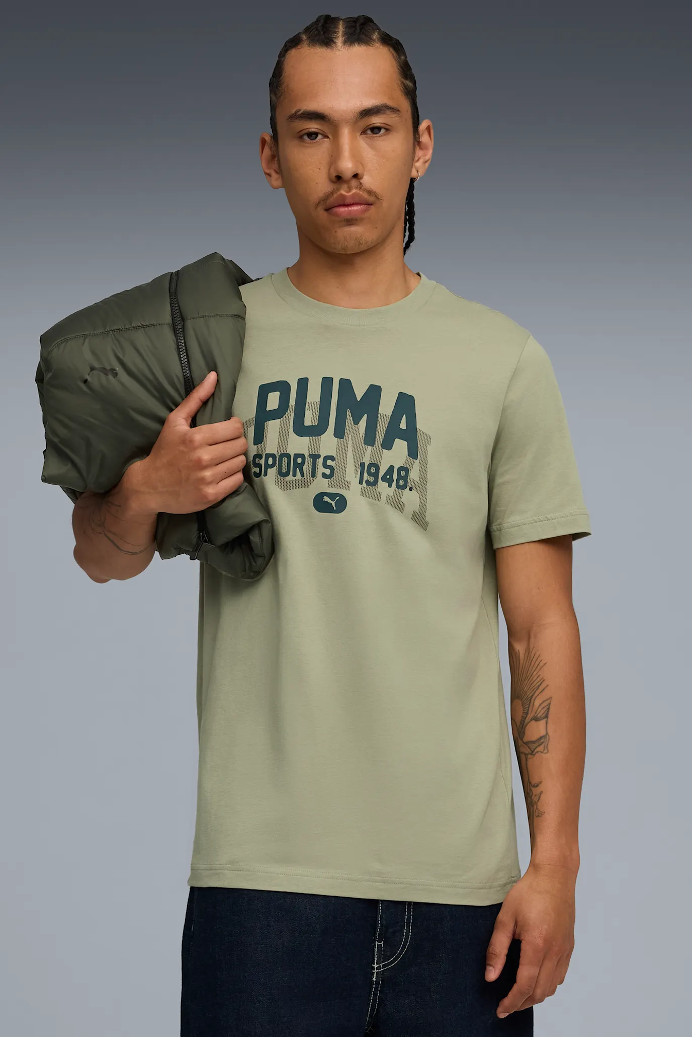 Мужская оливковая футболка Graphic Varsity Tee Men 1