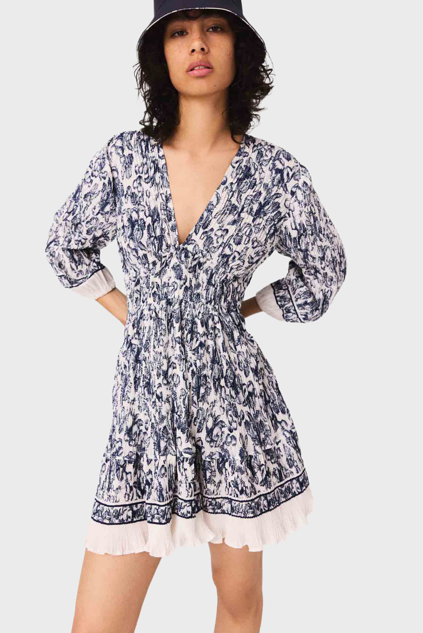 Женское белое платье с узором Белый 36 MAJE MFPRO04315_Blue fruits print Женское белое платье с узором Белый 36 MAJE MFPRO04315_Blue fruits print