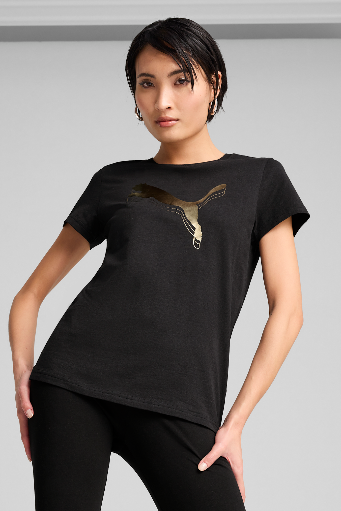 Женская черная футболка ESS METALLIC Tee Women 1