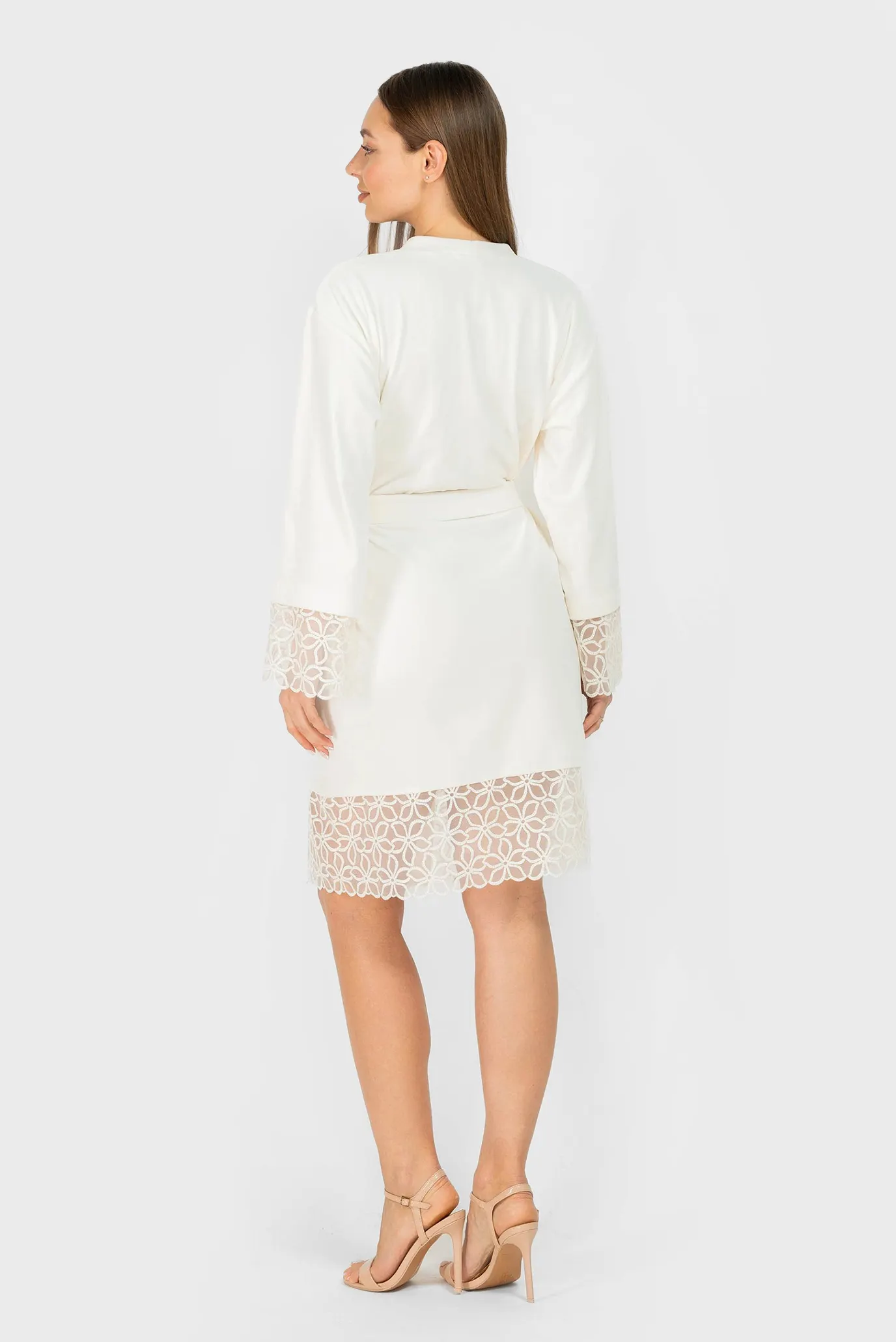 Женский белый велюровый халат 2