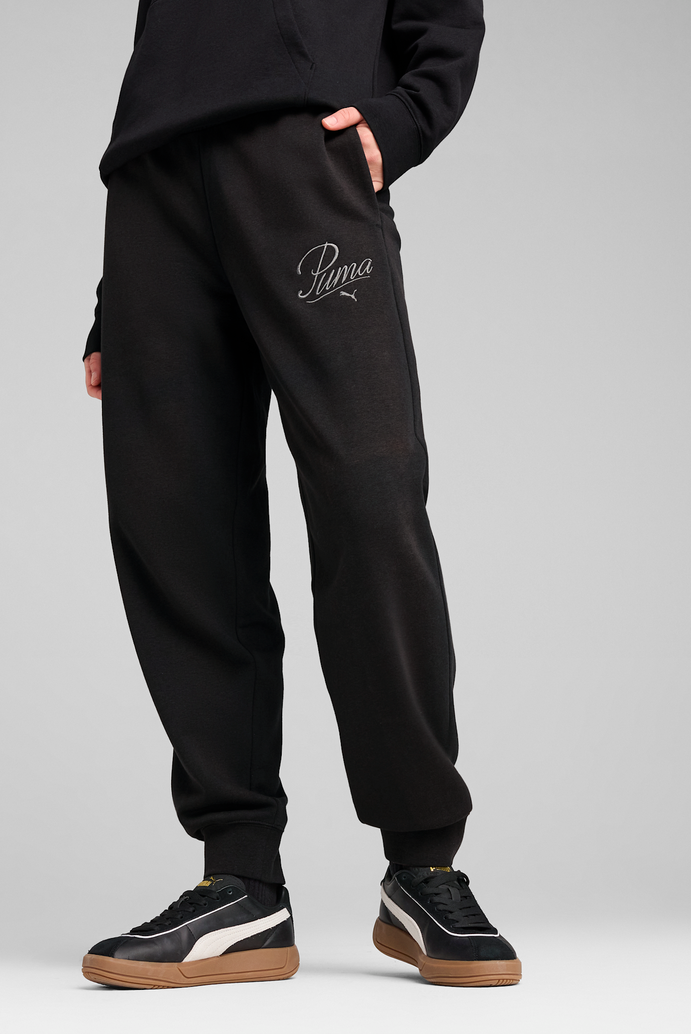 Жіночі чорні спортивні штани ESS SCRIPT Comfort Sweatpants Women 1