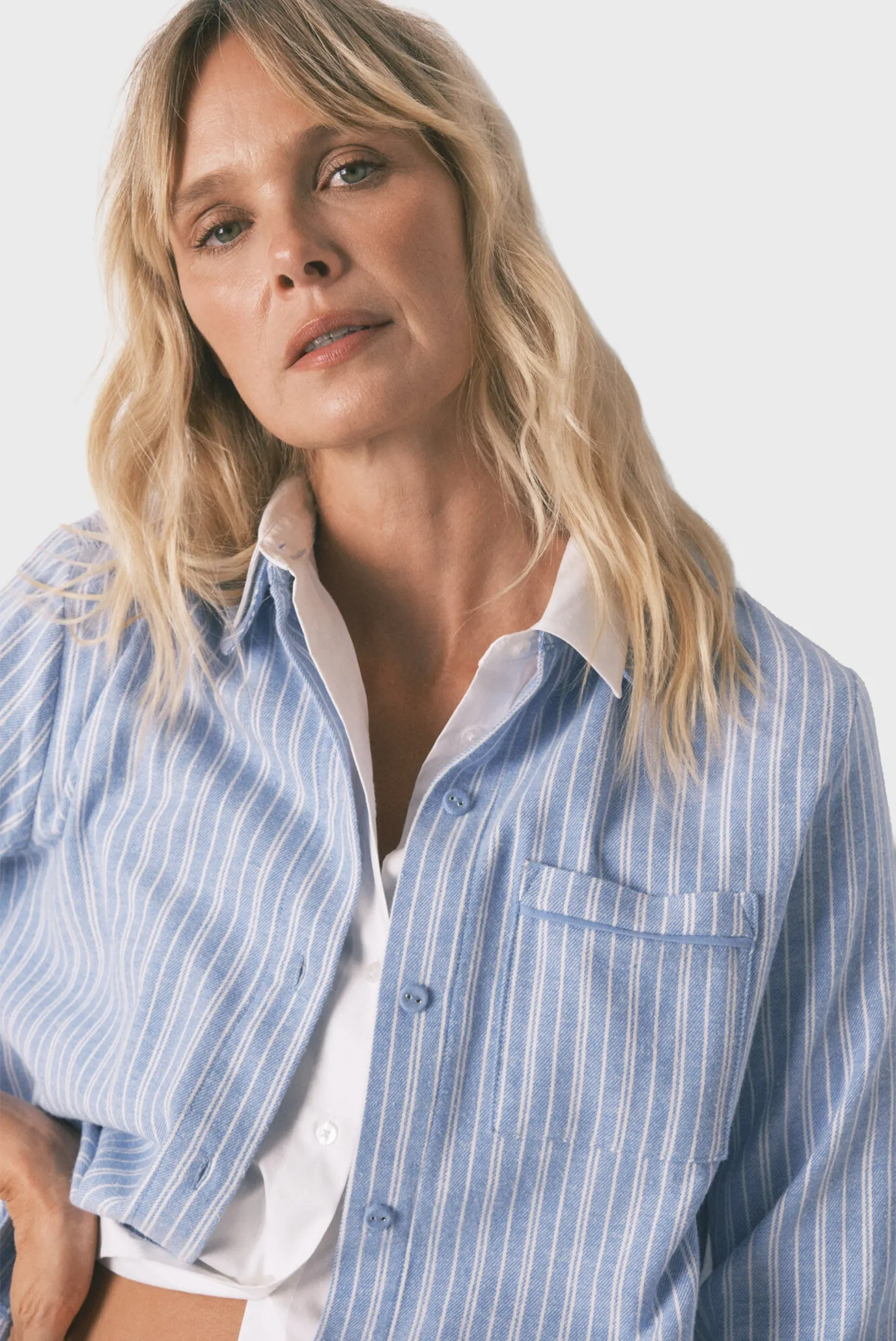 Жіноча блакитна піжама у смужку (сорочка, брюки) 3