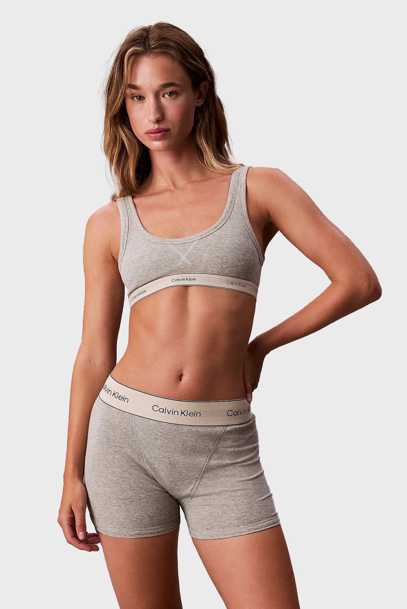 Женский серый топ UNLINED BRALETTE Серый M Calvin Klein LV00QF8365 Женский серый топ UNLINED BRALETTE Серый M Calvin Klein LV00QF8365