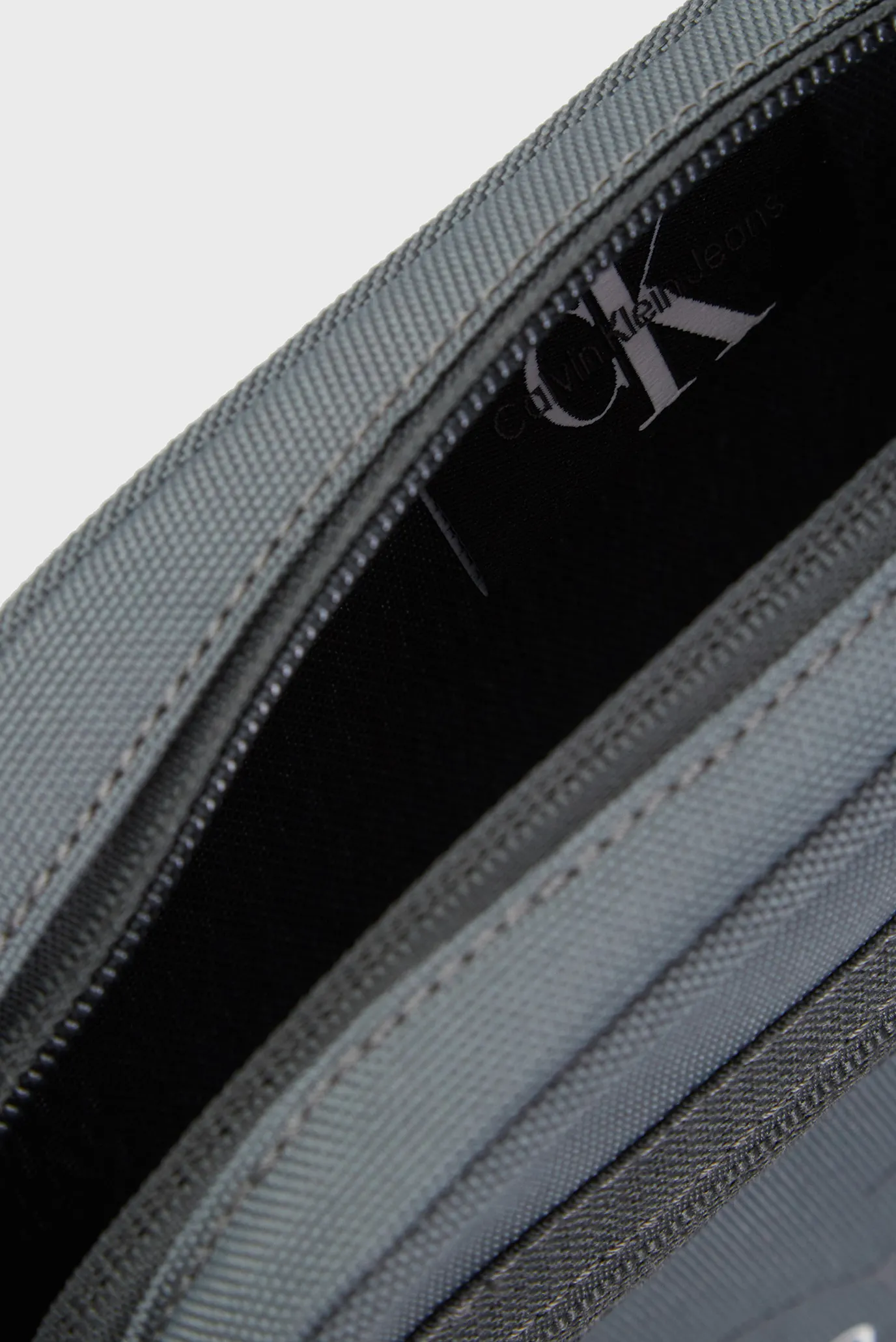 Чоловіча сіра сумка SPORT ESSENTIALS REPORTER18 M 6